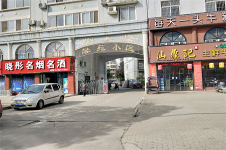 城西双龙小区1室2厅2卫76万246m2出售